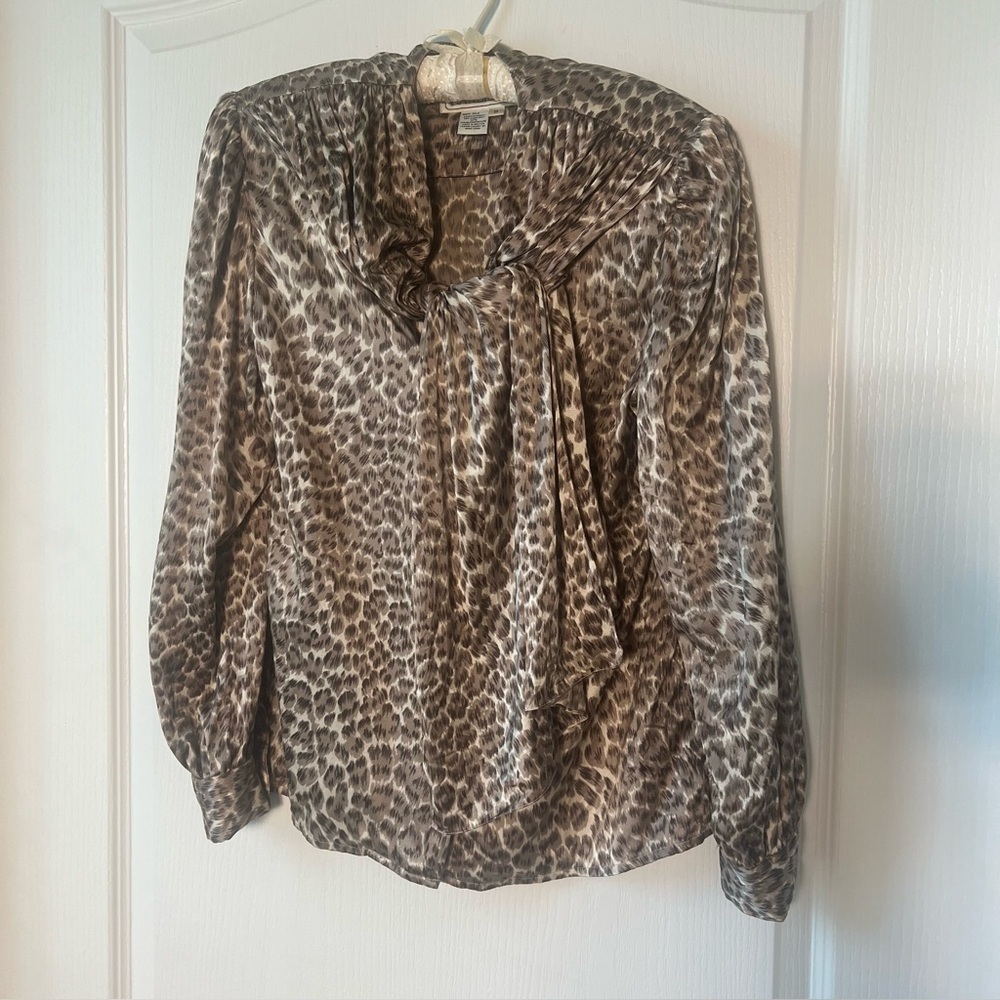 VINTAGE, Carlisle 100% Silk leopard print blouse, size 8